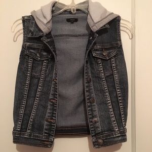 Papaya denim vest with detachable hood